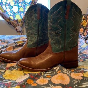 Selling a pair of cowgirls boots. Love them just don’t wear them enough.